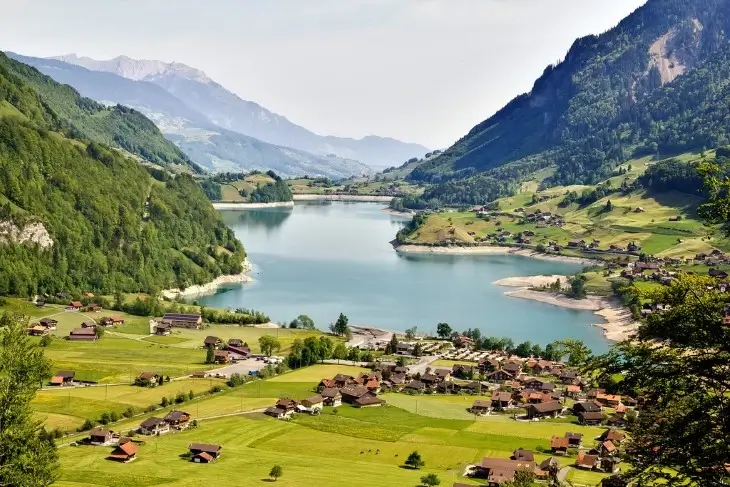 스위스-인터라켄-아름다운-시내-전경