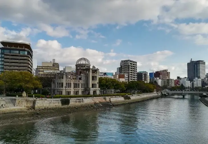 일본-히로시마-흐린날-풍경